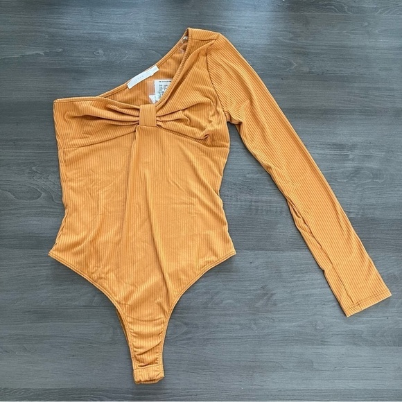 Lush one shoulder long sleeve orange bodysuit size S NWT - Picture 7 of 10